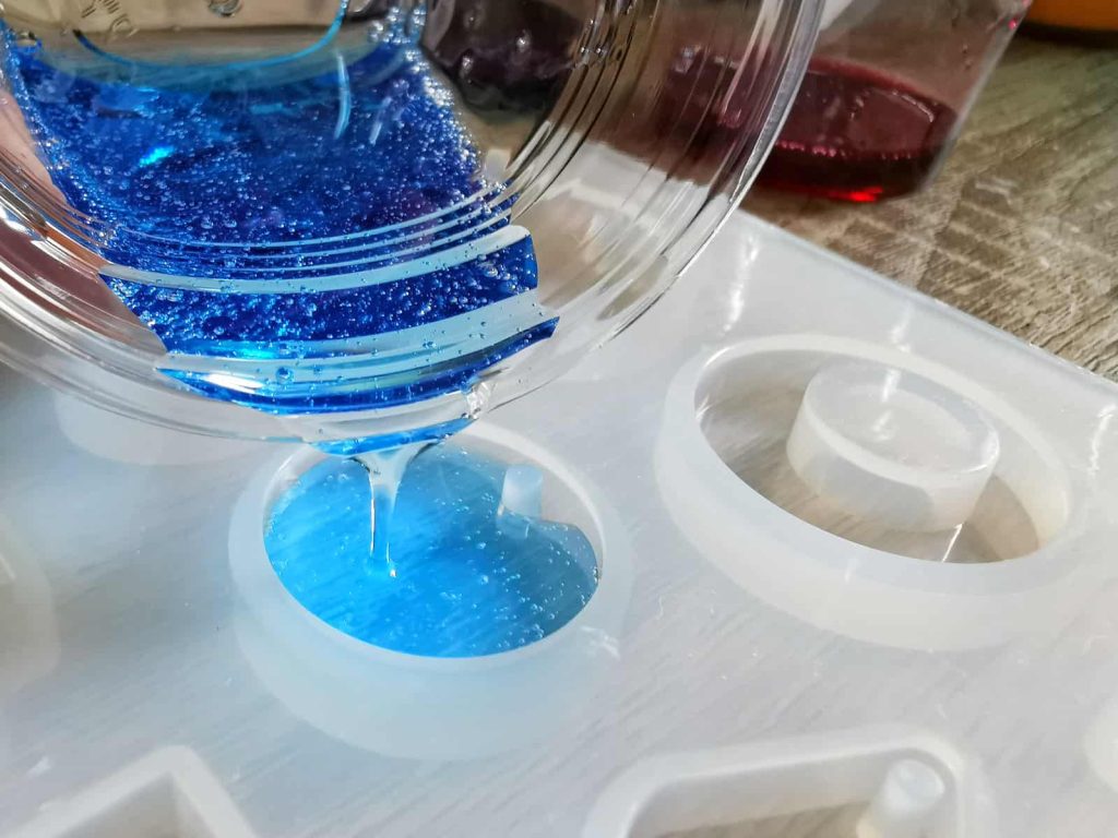 How Long Does It Take for Polyurethane Resin to Cure? 3 pouring blue resin into mold